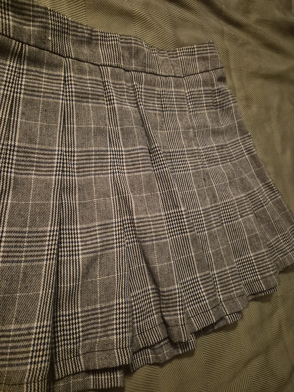 HYFVE Gray Plaid Pleated Mini Skirt